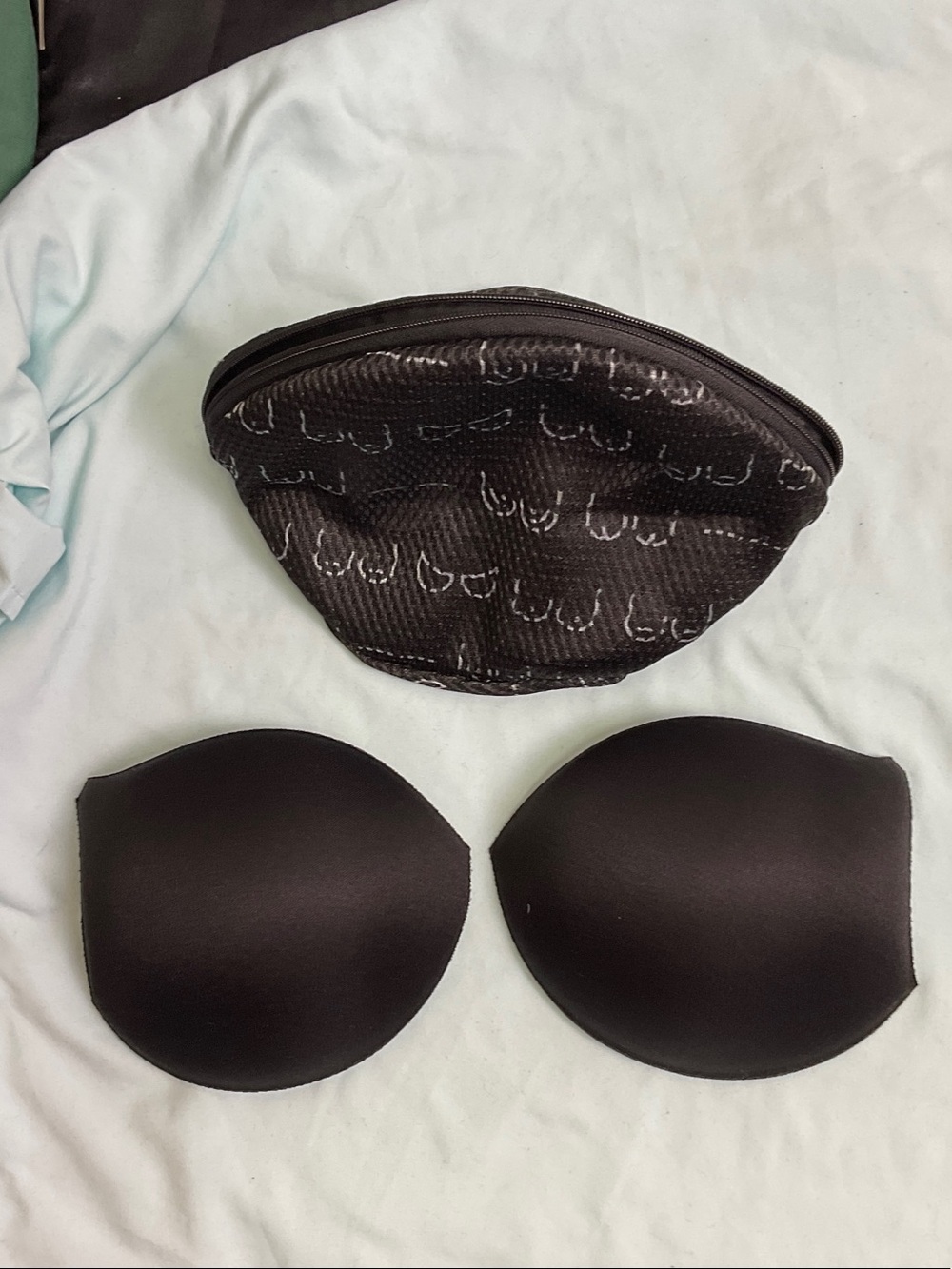 Set of F(oo)B Breast Inserts with Wash Bag - Black